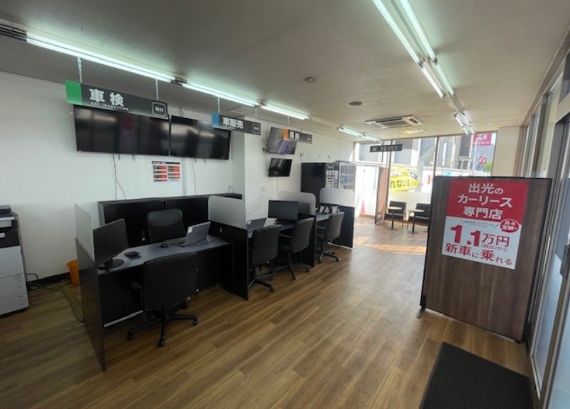 車検屋 足立R4店 セールスルーム