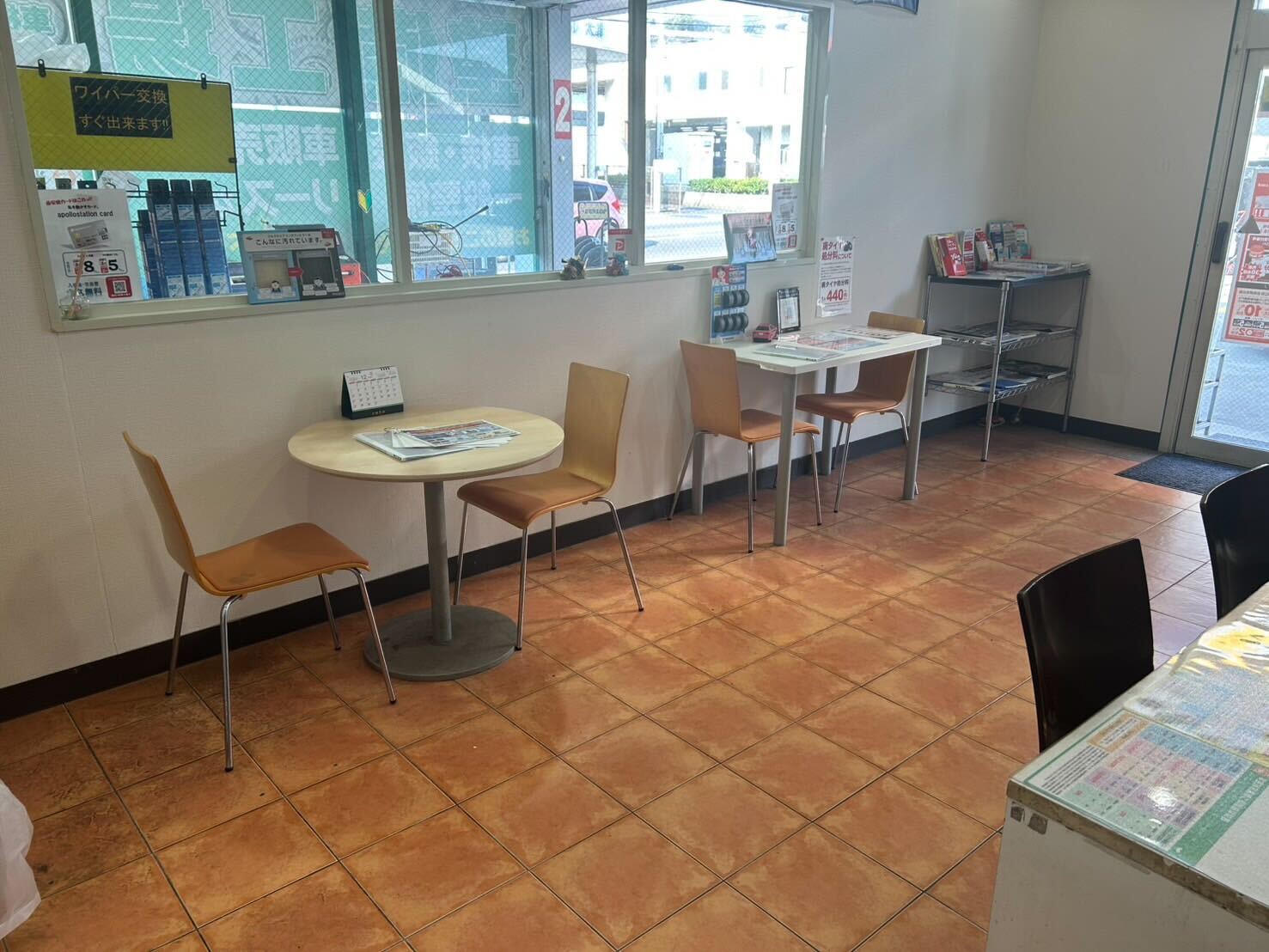 スーパーグリーン車検 セルフ大津店 セールスルーム